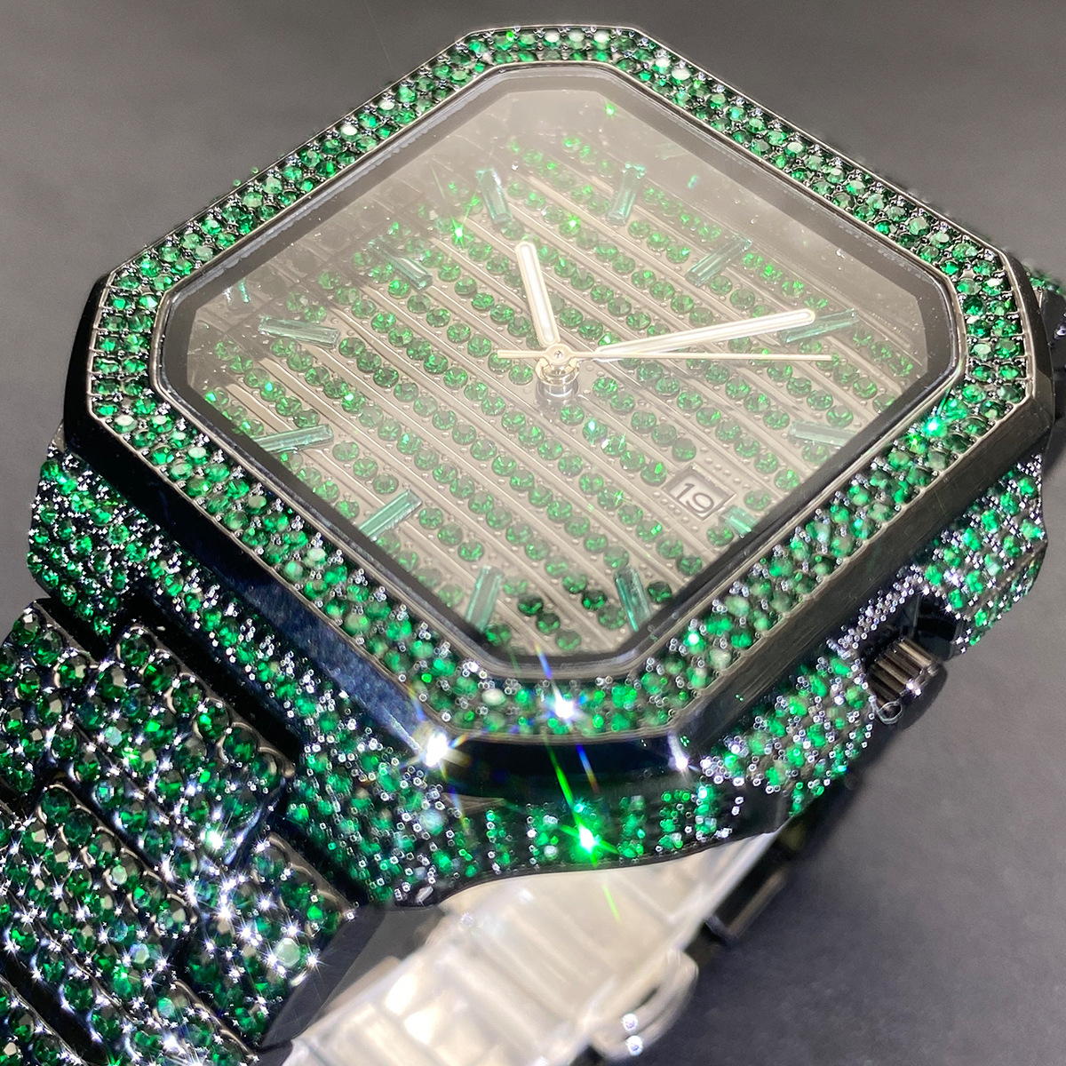 Designer Hip Hop Iced Out Square Quartz Watch for Men Moissanite CZ Rhinestone Thorn Dial Bling Rapper Wristwatch 123689