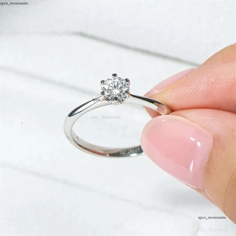 IOGOU Mosanite Diamond Rings for Women 0.5 Engagement Round Cut Solitaire Ring Real 925 Sterling Silver Wholesale Jewelry250122bj