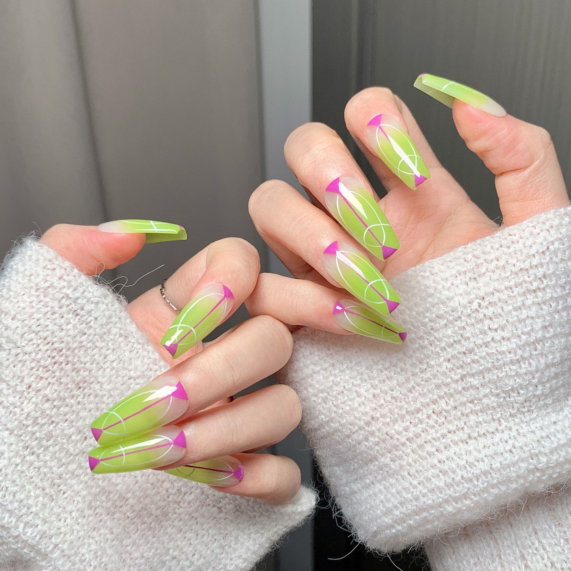 customizable wholesale handworn faux finger extensions featuring intricate patterns