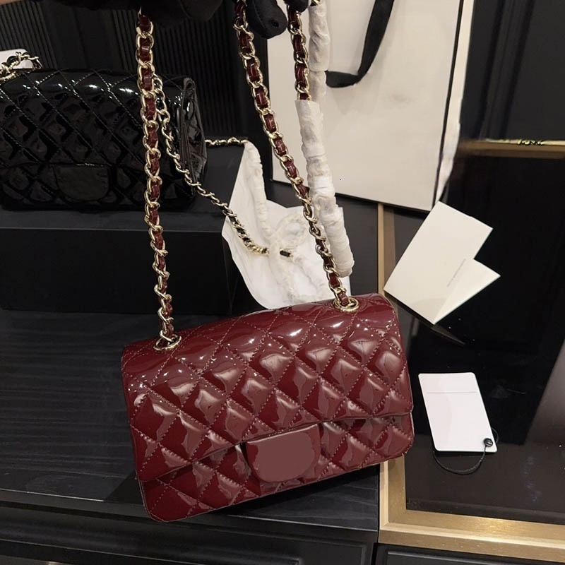 Shiny Patent Leather Ladies Shoulder Bag Mini Classic Flap Tote Golden Hardware Matelasse Chain Quilted Designer Crossbody Stylish Handbag Sacoche 20cm