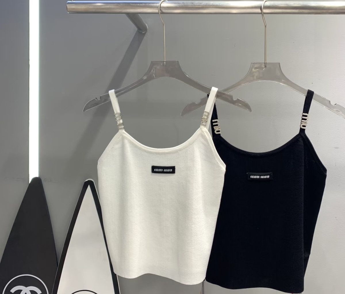 Summer Womens Tank Tops Luxury Designer Tanks Women Sleeveless Camis Shirt Short Tee Embroidery Woman Teeshirts Tshirts Lady Backless Clothing Tops#98