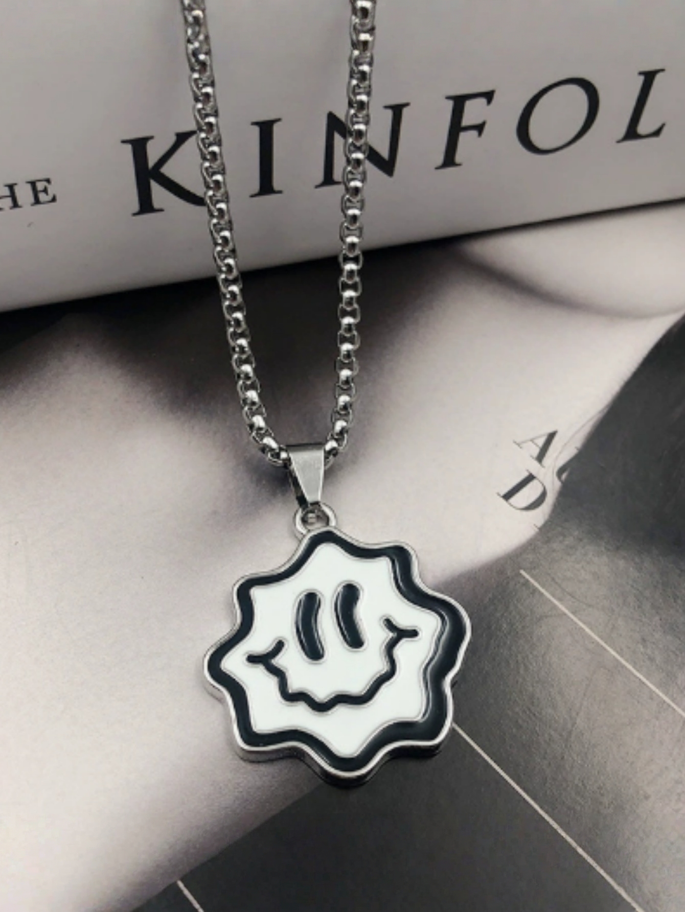 Wave Cartoon Smile Face Necklace - Hip Hop Unique Design, Minimalist Jagged Smile Pendant, Street Style Metal Chain Trendy Accessory