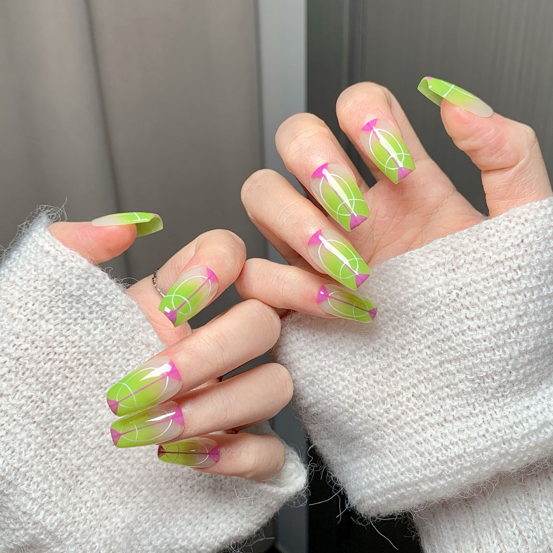 customizable wholesale handworn faux finger extensions featuring intricate patterns