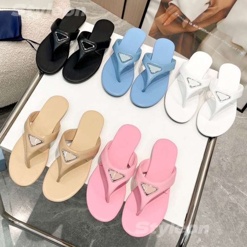 Triangle Flip Flops Designer Top Quality Luxury Womens Leather Paris Slippers Vacation Sandals Shoes Beach Slide Summer Fashion Embroidery Wide Flat Flip Flops