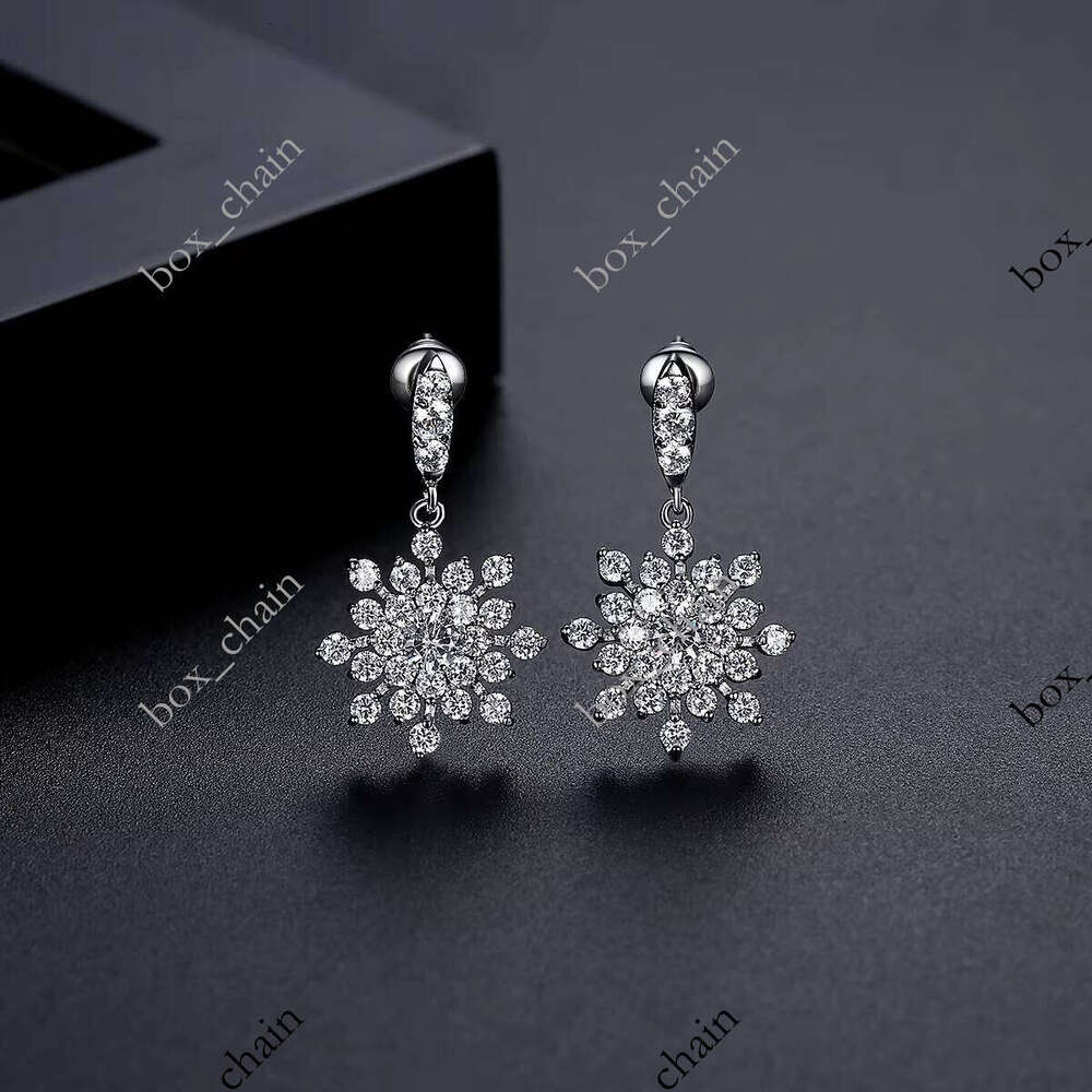 LUOTEEMI Wholesale Lady 3A VVS Moissanite VVS Moissanite White Gold Snowflake Fashion Dangle Earrings Christmas
