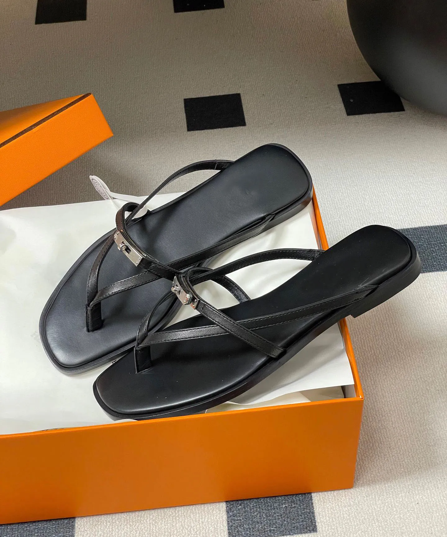26SS Summer Luxury Women Miss Sandal Flats Calfskin Leather Palladium-plated Buckle Flip Flop Comfort Daily Wear Lady Beach Walking EU35-43