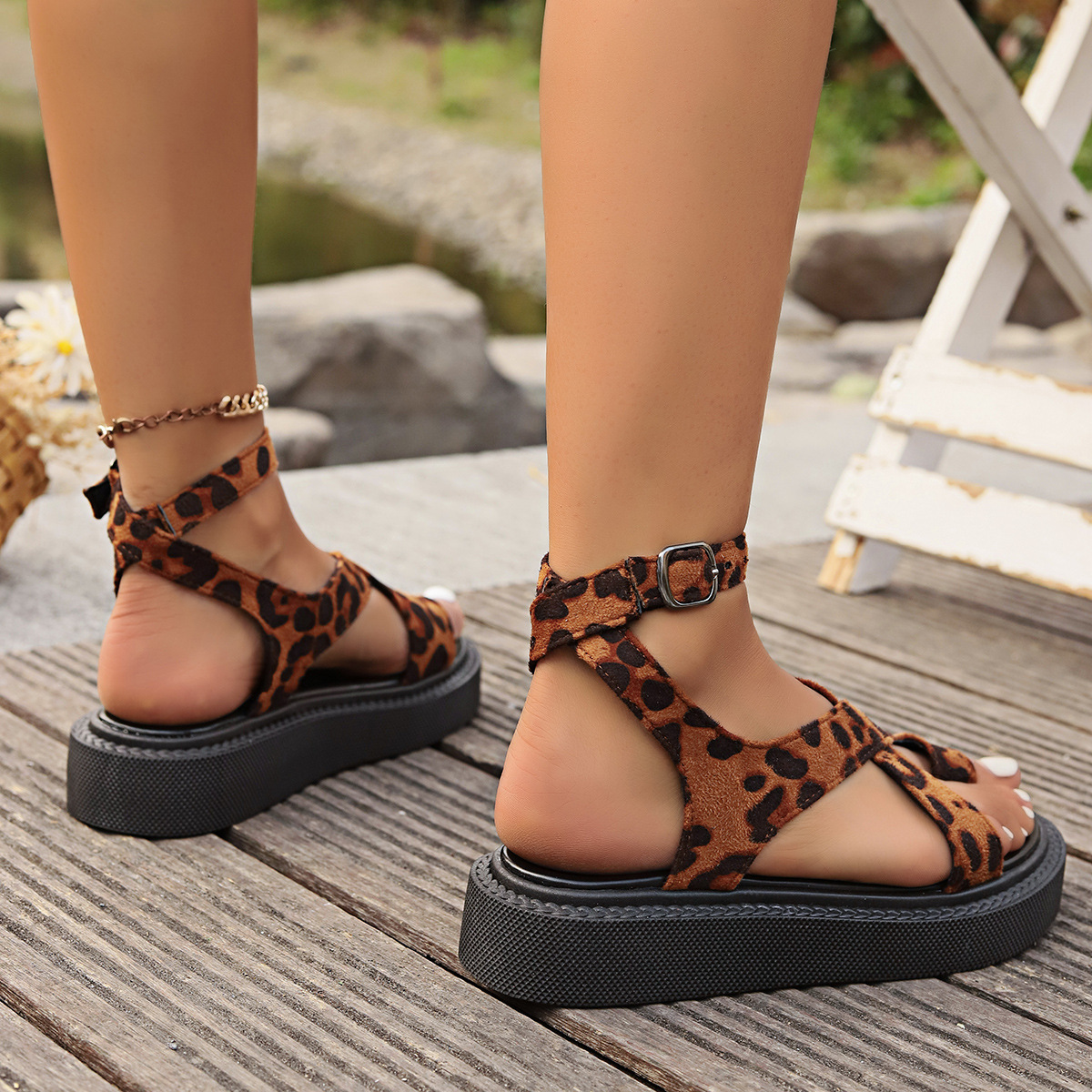 Flat Sandals Female Summer New Style High Sense Platform Women'S Shoes Europe And America Leopard Print Cross Clip Toe Roman Sandals