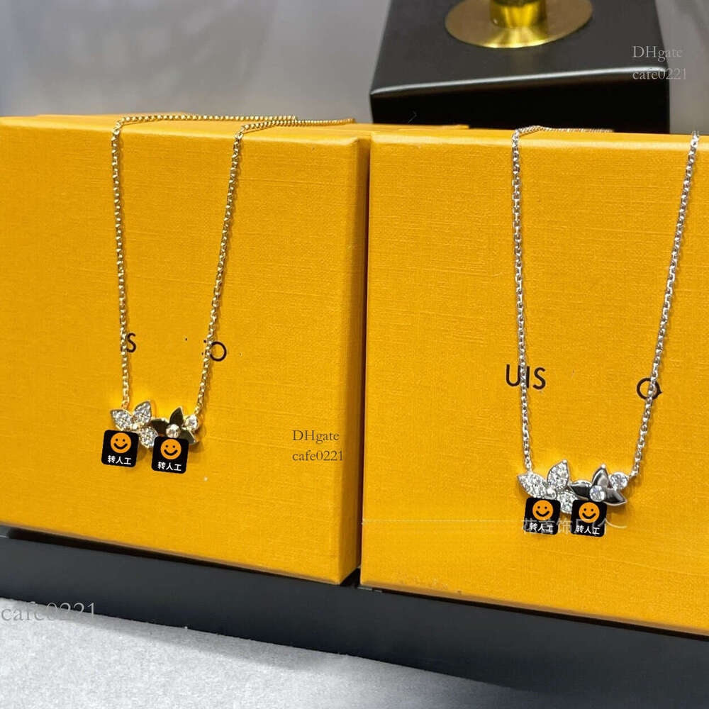 Necklace Designer Necklace High Version Lucky Clover Necklace Earrings Luxury Jewelry High End Silver Plated 18k Gold Collarbone Chain Nice Gift For Women