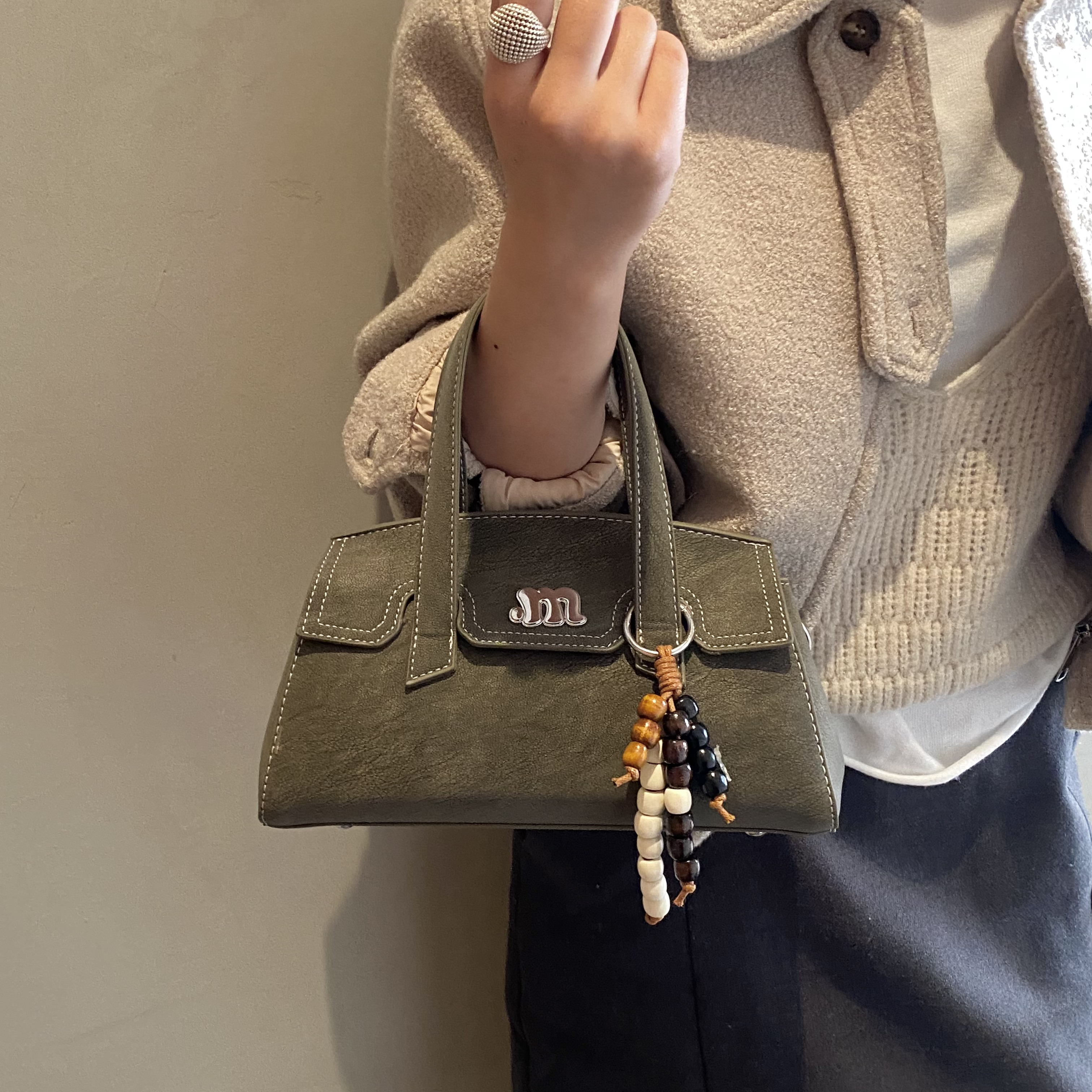 Trendy Ladies' Handbag with Adjustable Strap Perfect Blend of Fashion & Functionality