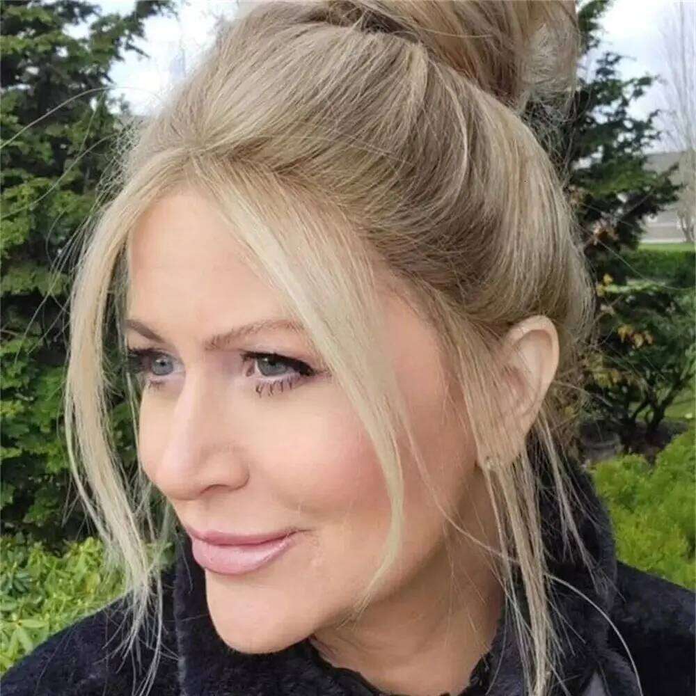 Synthetic Lace Front Pre Plucked Natural Hairline Straight Wigs Ash Roots Blonde Highlights Free Part Ponytail Wig for Girls