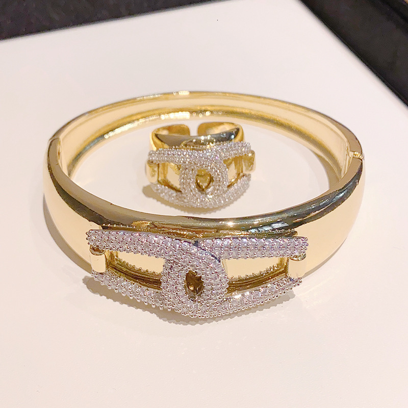 Luxury Brand Designer Jewelry High-End Fashion Double C Bracelet Personality Commuting Smooth Zircon Copper Bracelet