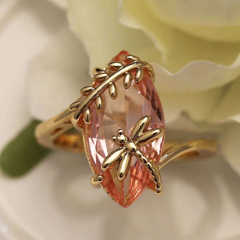 Huitan Olive Green Dragonfly Twine Wedding Women Anniversary Oval Pretty Party Ring For Girl Hot Selling Statement Jewelry