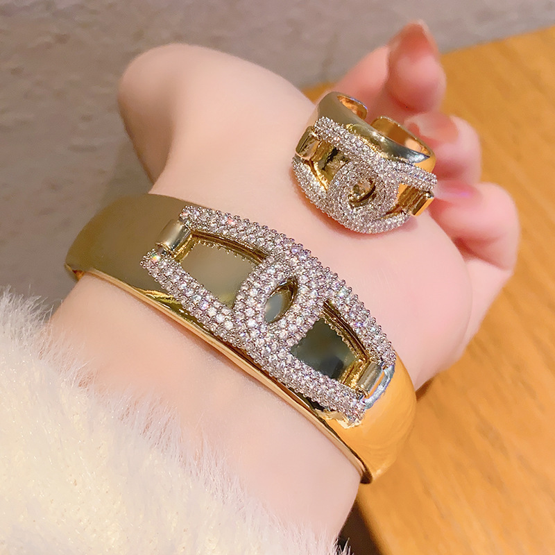 Luxury Brand Designer Jewelry High-End Fashion Double C Bracelet Personality Commuting Smooth Zircon Copper Bracelet