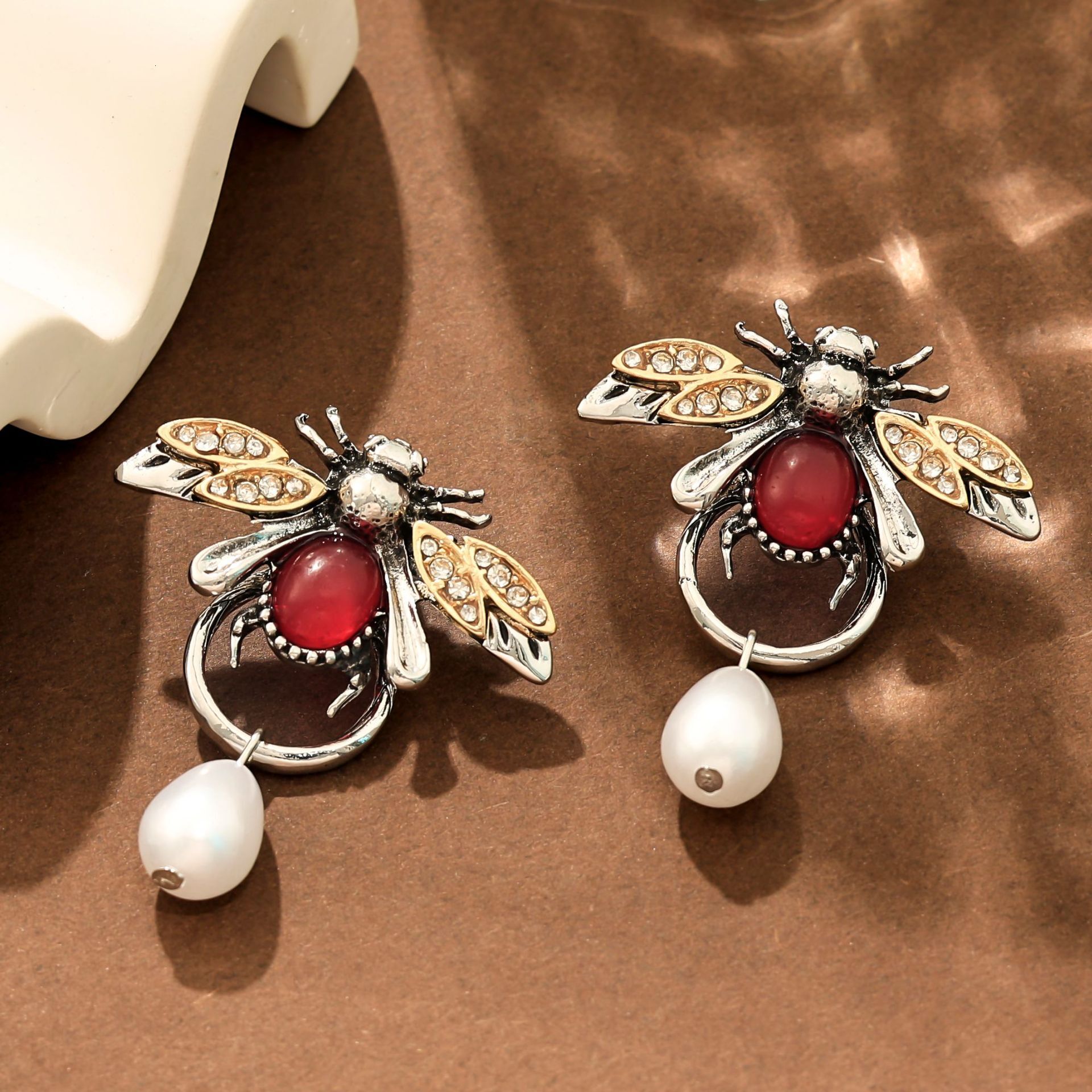 Luxury Brand Designer Jewelry European And American Hot Sale Personality Retro Insect Water Drop Animal Earrings Necklace Niche High-End Precision Ear