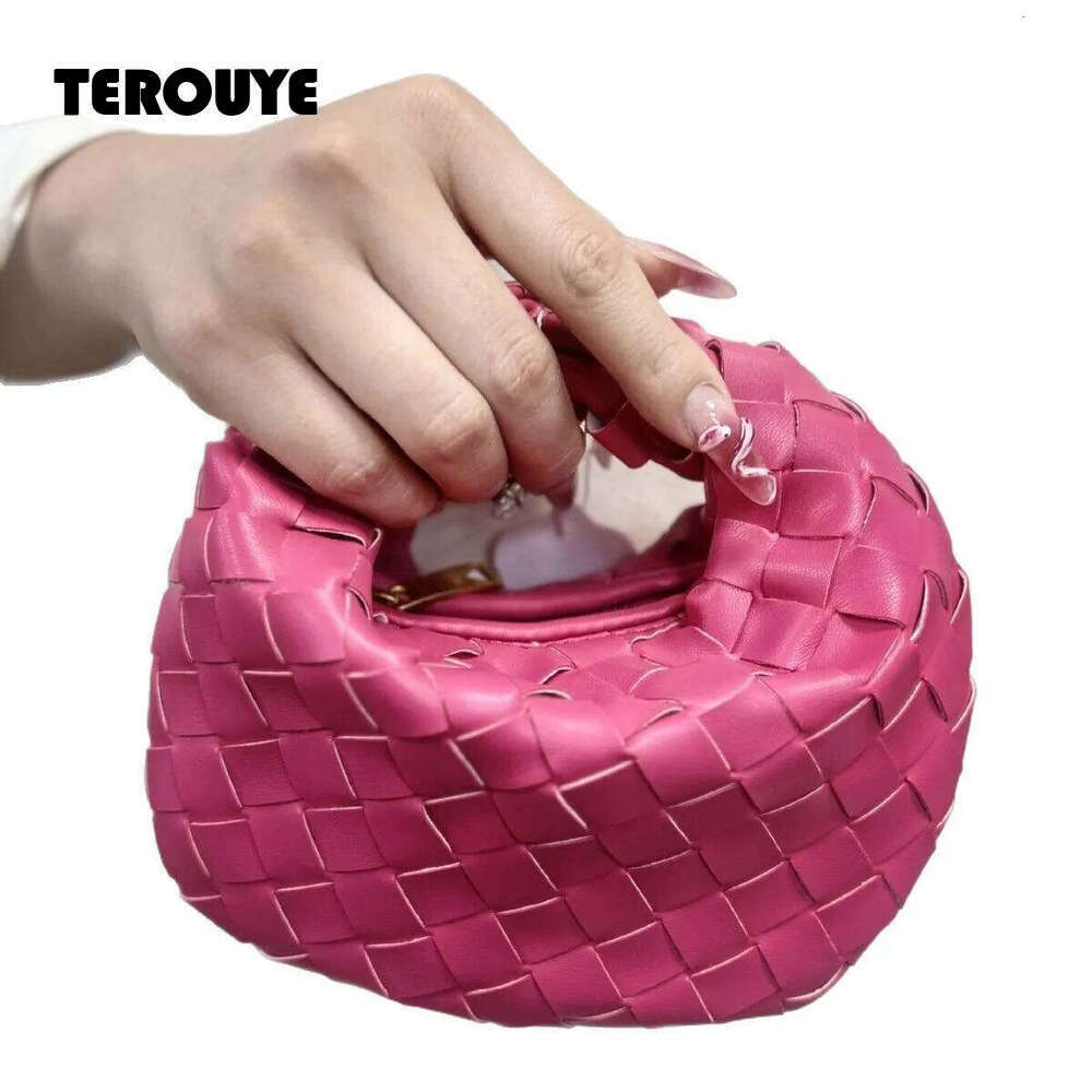 Bestselling Hand Woven Cloud Fashionable And Compact Hand-Held Cute Dumpling Bag, Handbag TEROUYE