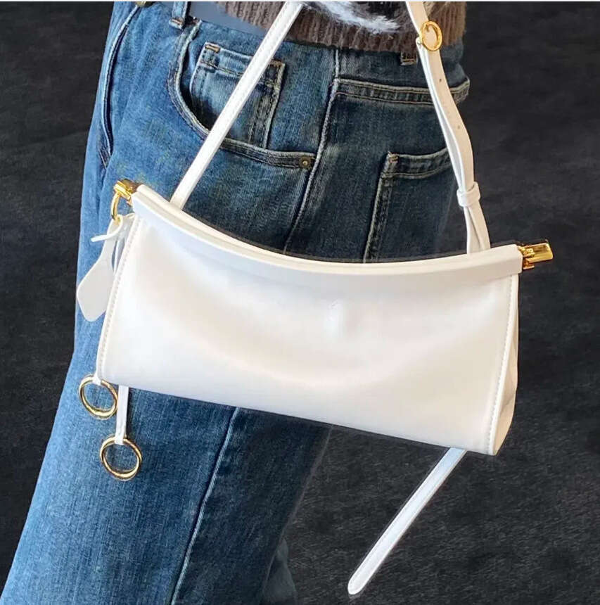 toteBag Shoulder ROSE NOIRE High Version Clip High-end Sense of Temperament Niche Underarm French Style Shoulder Genuine Leather Baguette Bag