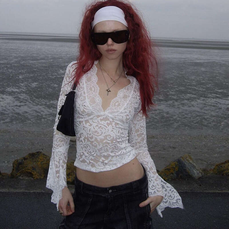 European and American INS Hot-Selling Sexy Deep V Slim Fit Versatile Short Cropped Long Sleeve Hot Girl Style Lace Top