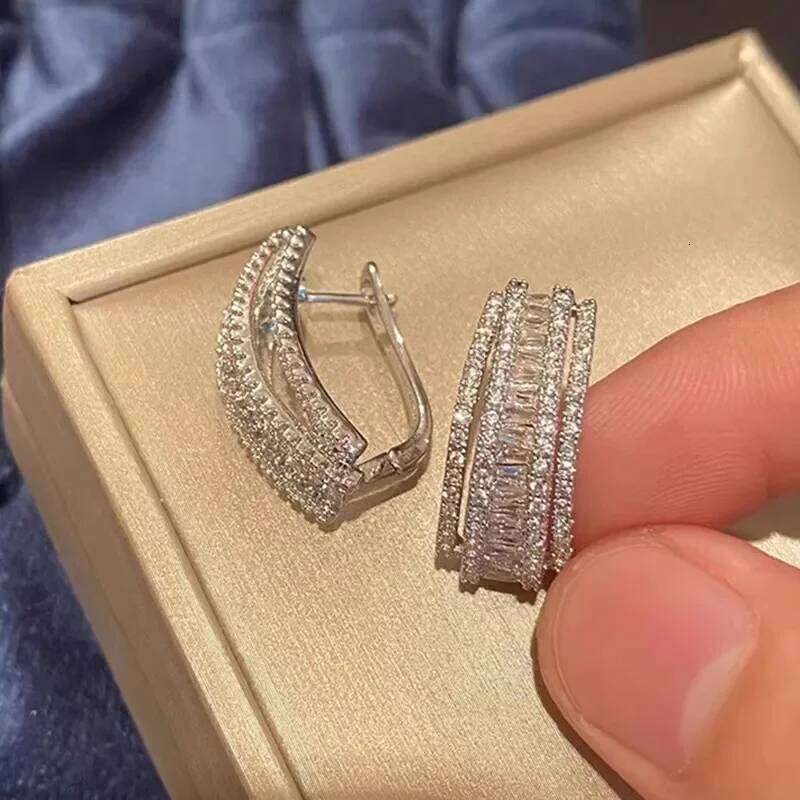 Huitan Modern Shiny Hoop Earrings Female Dazzling Gorgeous Wedding Band Jewelry Chic Charming Delicate Ear Piercing Accessories