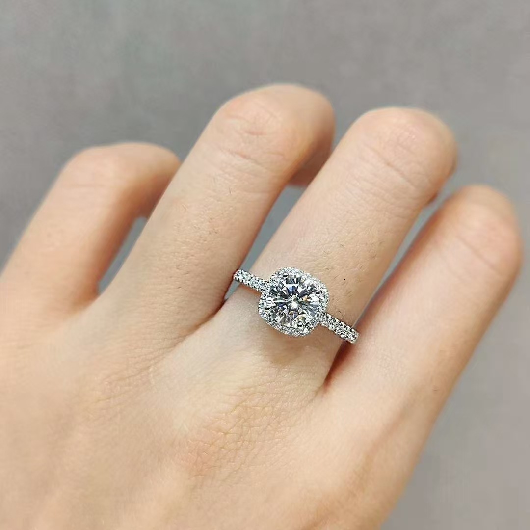 Luxury Brand Designer Jewelry Fat Dong Lai Same Style Sparkling Moissanite Small Sugar Cube Princess Cut Full Diamond Wedding Ring Light Luxury Elegan