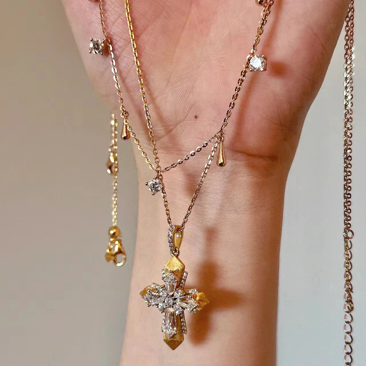 Luxury Brand Designer Jewelry Italian Brushed Craft Vatican Cross Two-Tone Gold Pendant Vintage Rupert's Tears Layered Necklace