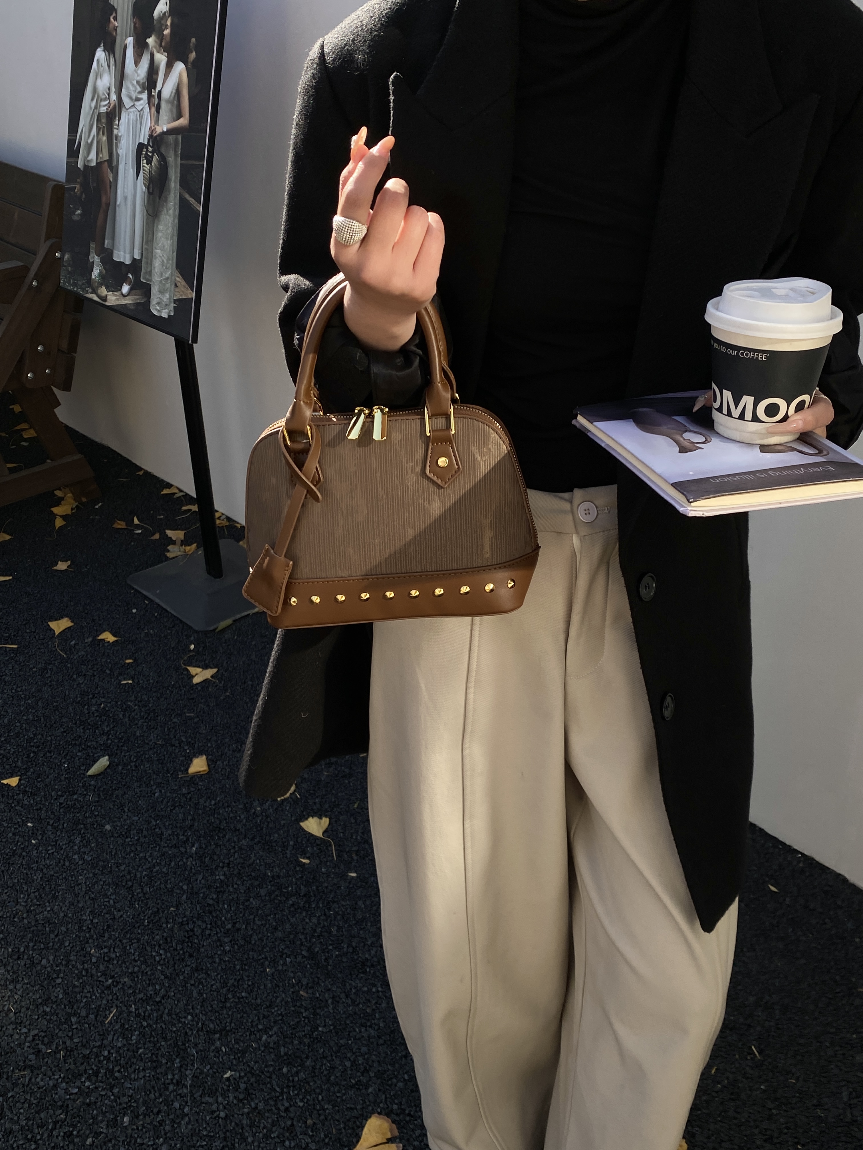 Chic Female Tote: High-Quality Material & Stylish Shoulder Carry