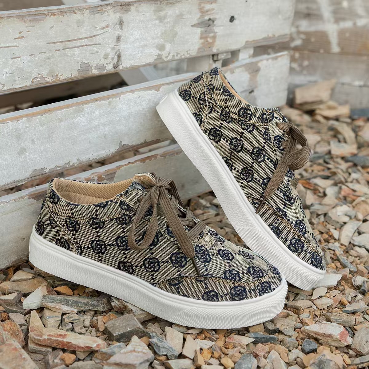 2026s Spring New Style Design Arrives Printed Lightweight Women's Casual Shoes Large Size 36-43 Fashionable Versatile Sports Shoes Free Shipping