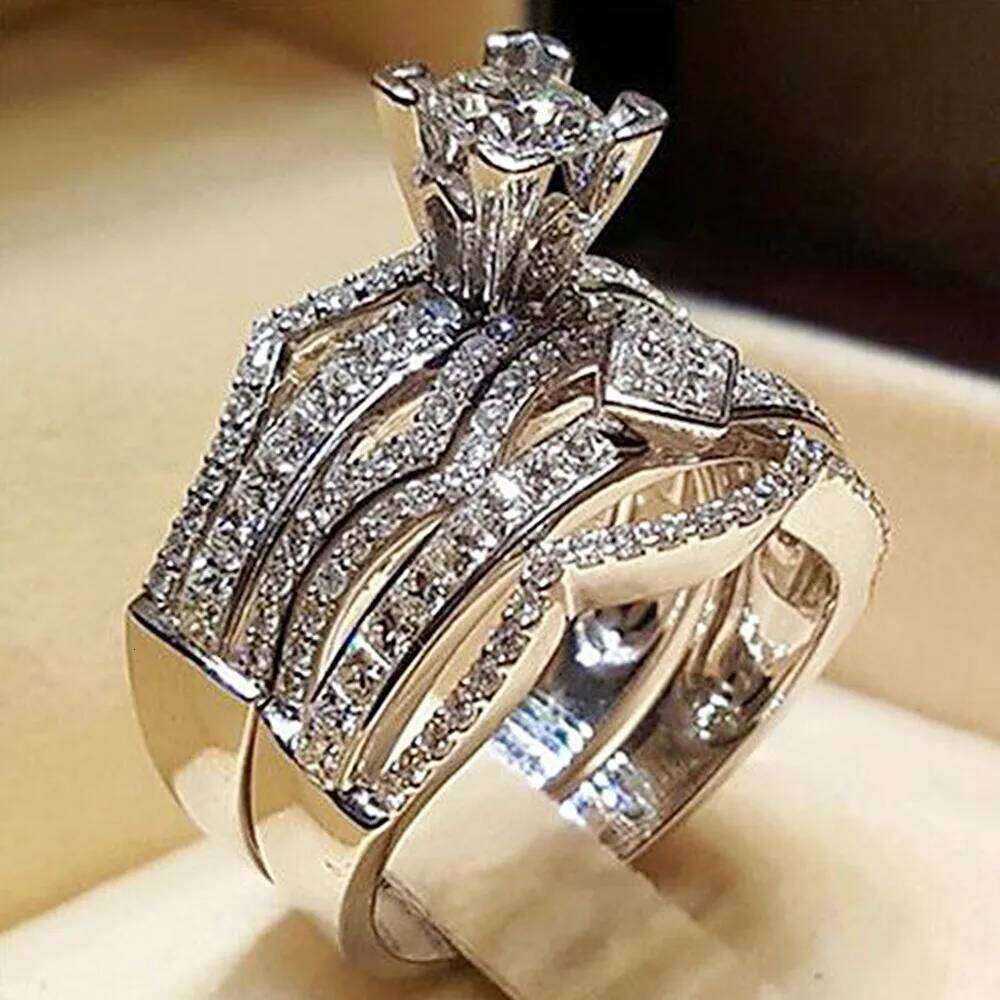 Huitan 2022 New Trendy Women's Set Rings Statement Jewelry Geometric Shaped Modern Wedding Engagement Bands Female Accessories