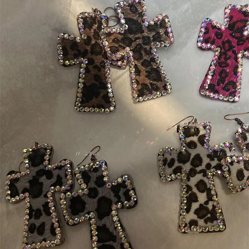 Exaggerated Shiny Crystal Leopard Print Cross Earrings for Women Gorl Sexy Charm Earring Vintage Goth Y2K Jewelry Accessories 251230