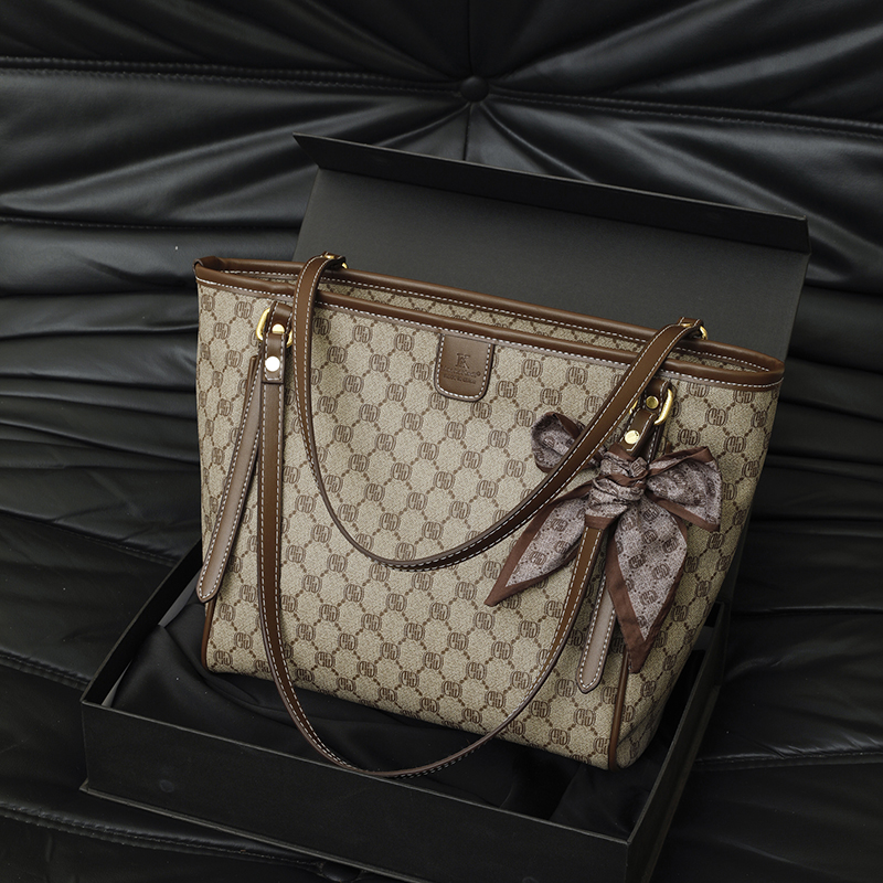 Chic Ladies' Shoulder Purse Designed Using Durable Fabric