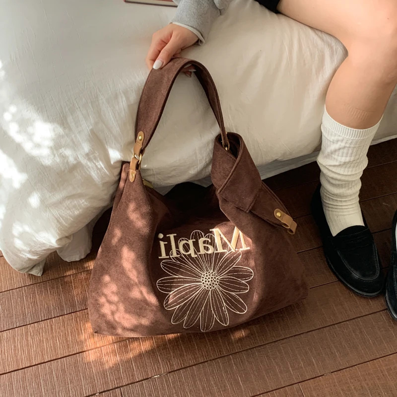 American-Style Vintage Letter Embroidered Tote Bag Large Capacity Versatile Shoulder and Crossbody Bag 1761AM 251231