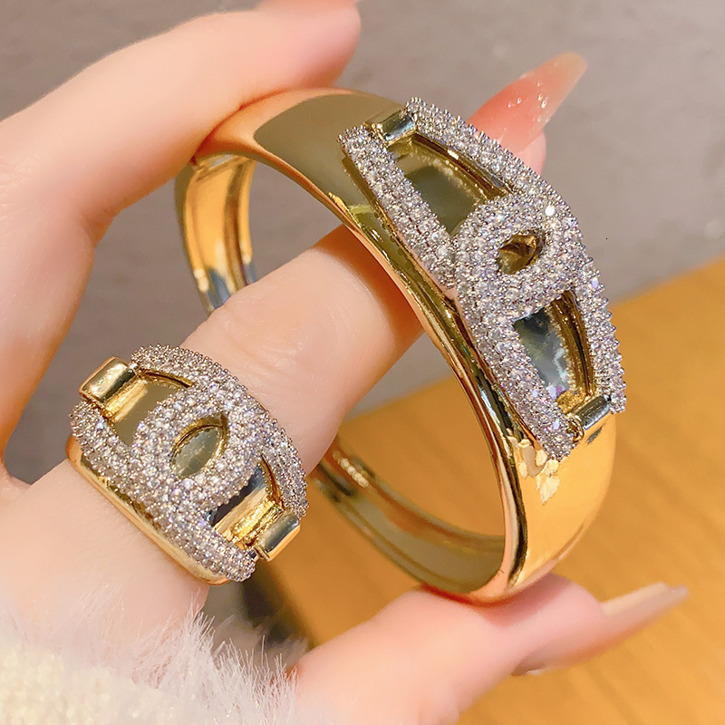Luxury Brand Designer Jewelry High-End Fashion Double C Bracelet Personality Commuting Smooth Zircon Copper Bracelet