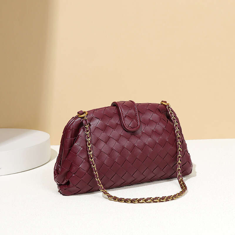 Cross-Border European and American Fashion Simple New Handbag for Women Hand-Woven Chain Shoulder Underarm Shell Clip Bag