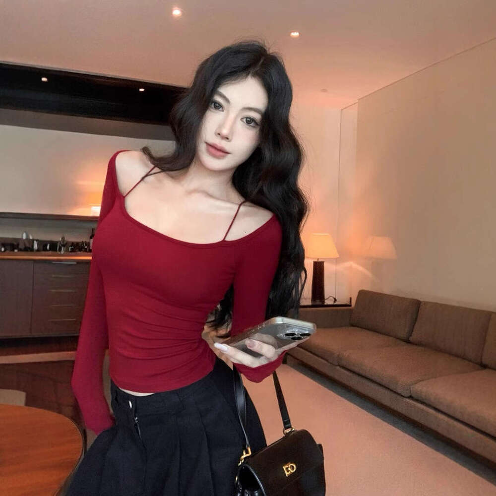 Sexy Hot Girl with Built-in Chest Pads Red Long Sleeve T-Shirt for Women Spring Unique Slim Fit Base Shirt Inner Wear Black Top