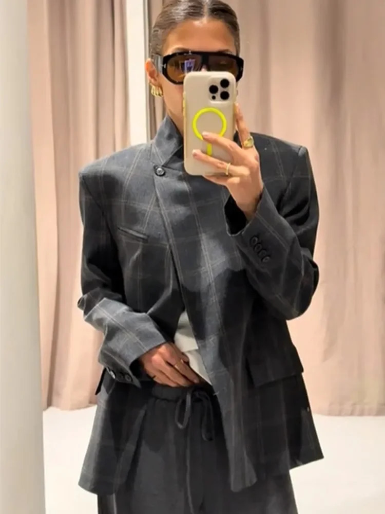 Plaid Print Blazer Jacket Women Fashion Stand Collar Full Sleeve Split Loose Short Coat Spring Female Daily Commute Outerwear 251216