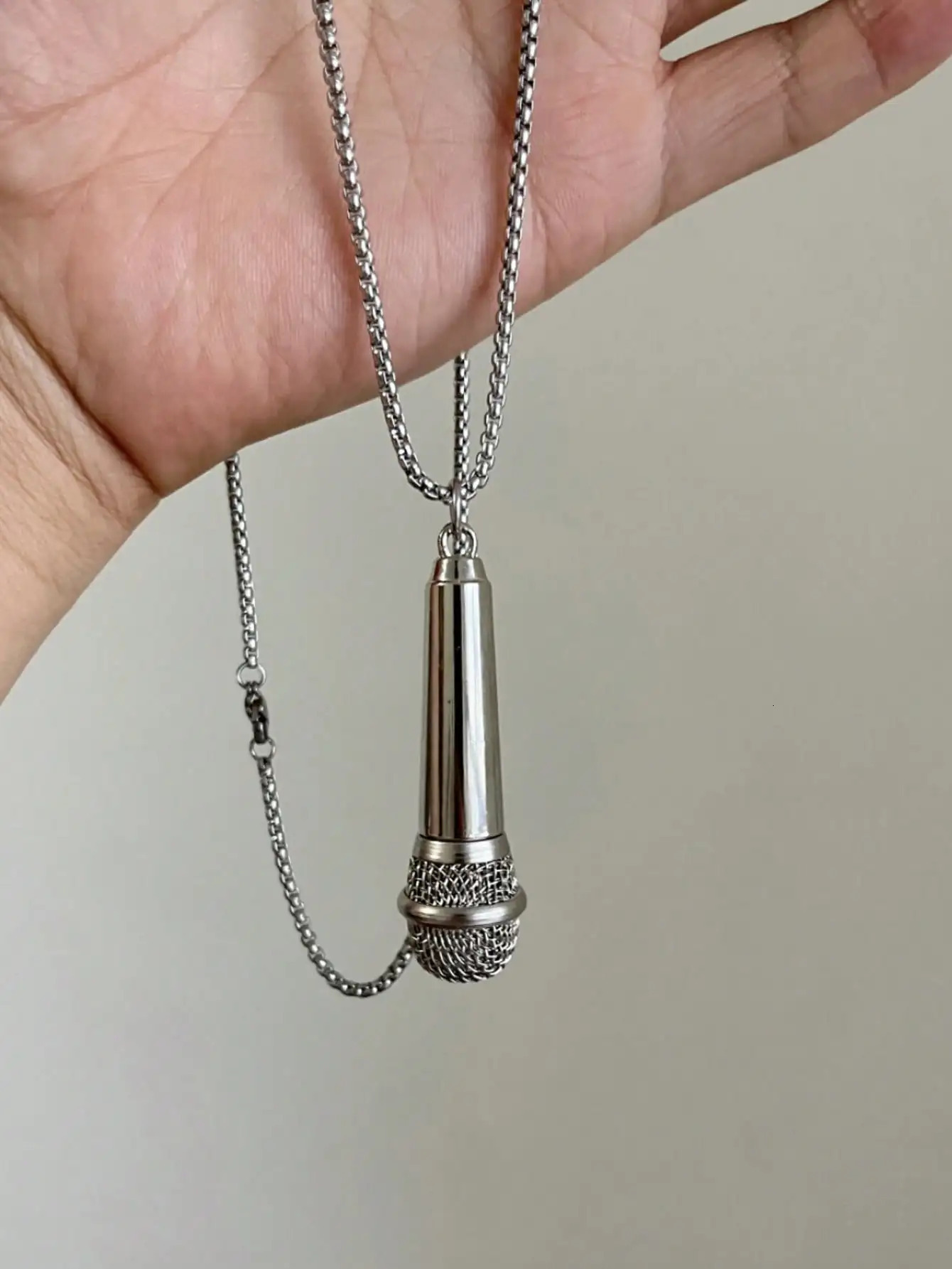 Creative 3D Microphone Pendant Necklace Mens Punk Hip-hop Fashion Jewelry Couple Necklace 251230