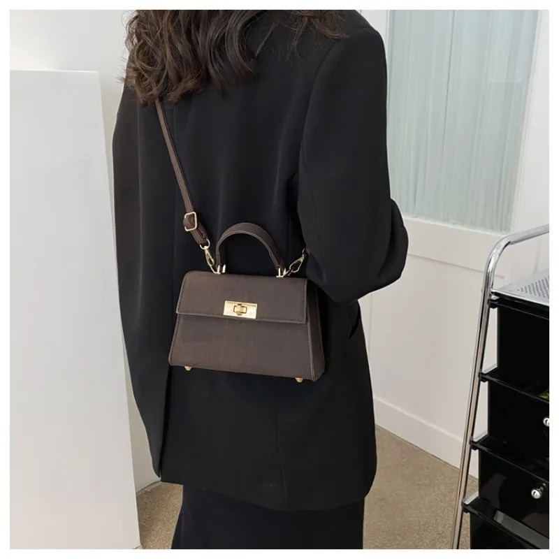 High-quality Handbag Bag Female 2026 Fashion Joker One-shoulder Crossbody Bag Retro Western Style Small Bag Handbags Bags 251231