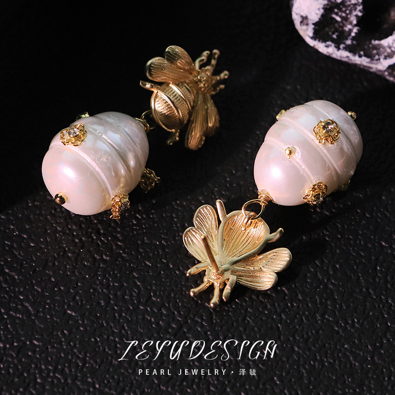 Luxury Brand Designer Jewelry Original Design S Home Pearl Bee Earrings Elegant Gentle Earrings Fresh Sweet Handmade High-End Feel Ear Jewelry