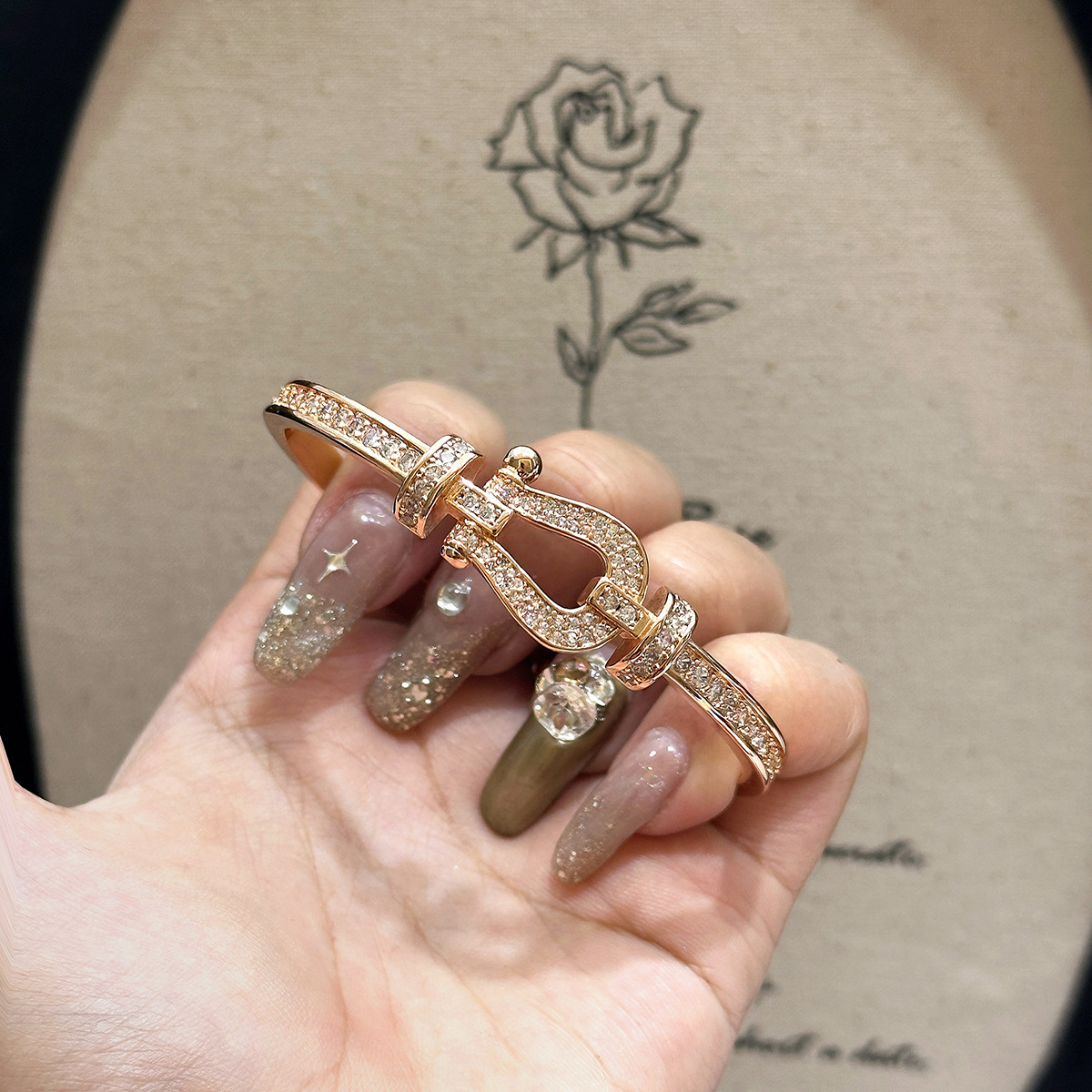 Luxury Brand Designer Jewelry Fashion New Micro Inlaid Zircon Hollow Horseshoe Buckle Bracelet For Women Fresh Fashion Versatile Light Luxury Open Bra