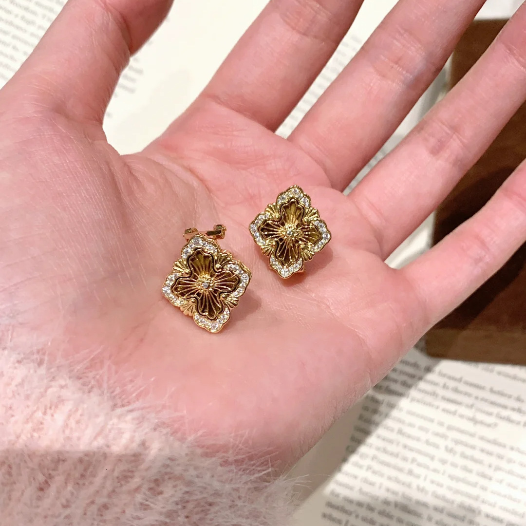 Luxury Brand Designer Jewelry High Version Italian Buccellara Silk Tiger Eye Four-Leaf Clover Bracelet Opera House Earrings Palace Style Inlaid Diamon