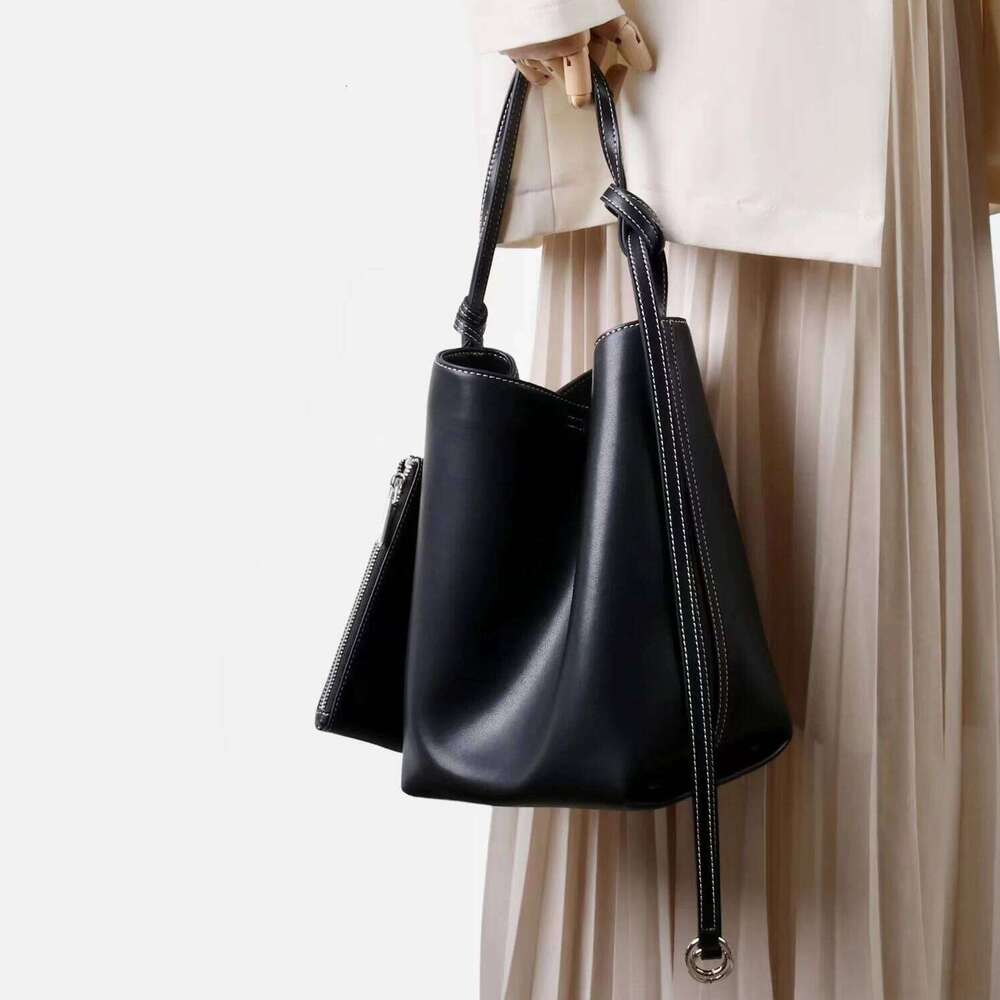 Cowhide Ladies One-Shoulder Bucket New Niche Design Multi-Back Soft Backpack Casual Tote Bag Fashionable Handbag Suotong251222