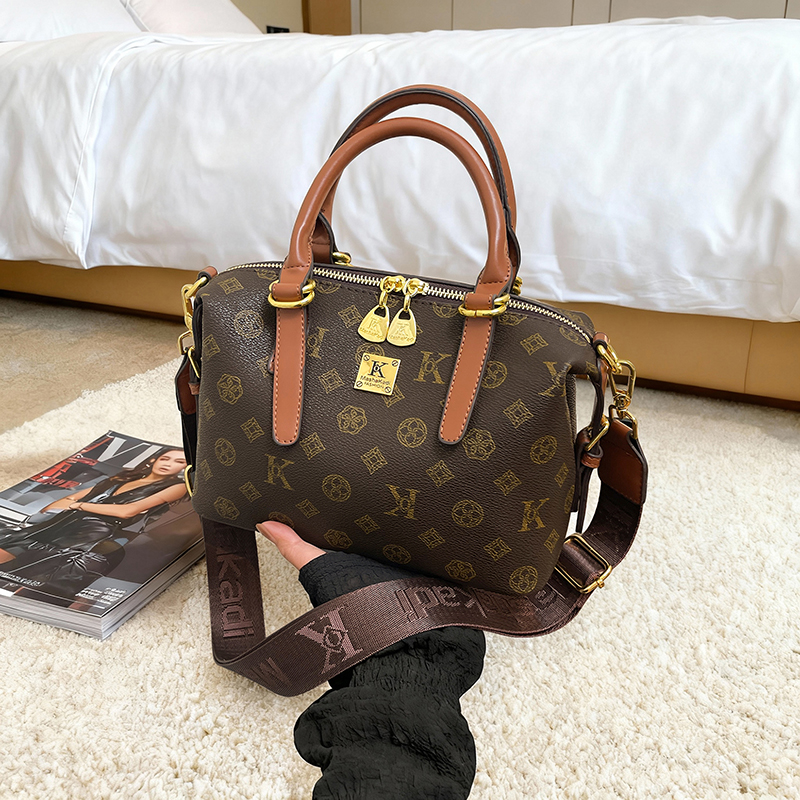 Chic Feminine Tote Style Purse Featuring Multiple Colors and Adjustable Strap