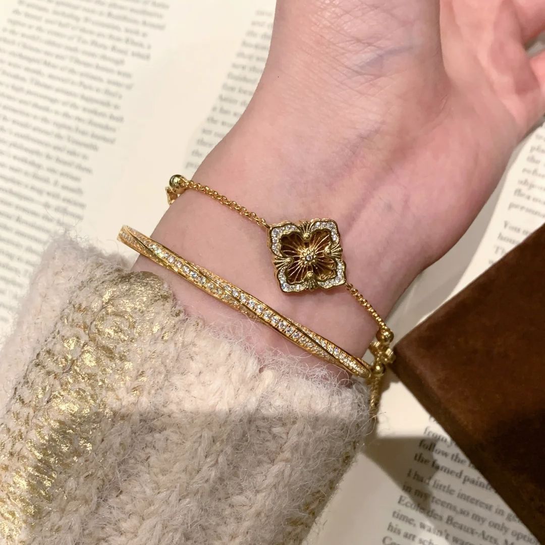 Luxury Brand Designer Jewelry High Version Italian Buccellara Silk Tiger Eye Four-Leaf Clover Bracelet Opera House Earrings Palace Style Inlaid Diamon