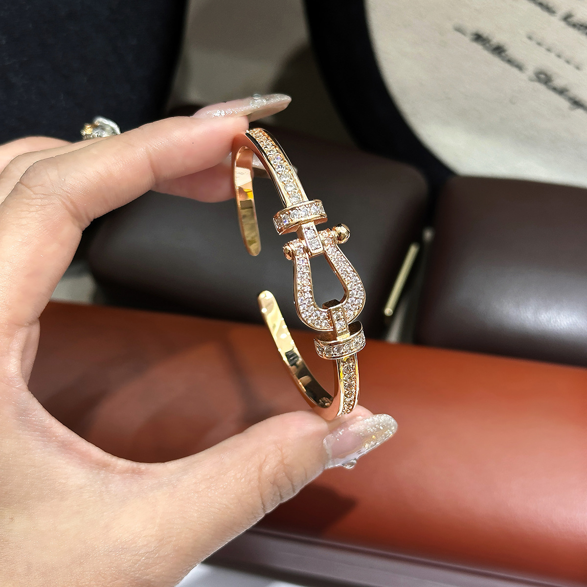 Luxury Brand Designer Jewelry Fashion New Micro Inlaid Zircon Hollow Horseshoe Buckle Bracelet For Women Fresh Fashion Versatile Light Luxury Open Bra