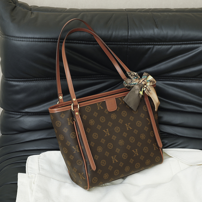 Chic Ladies' Shoulder Purse Designed Using Durable Fabric