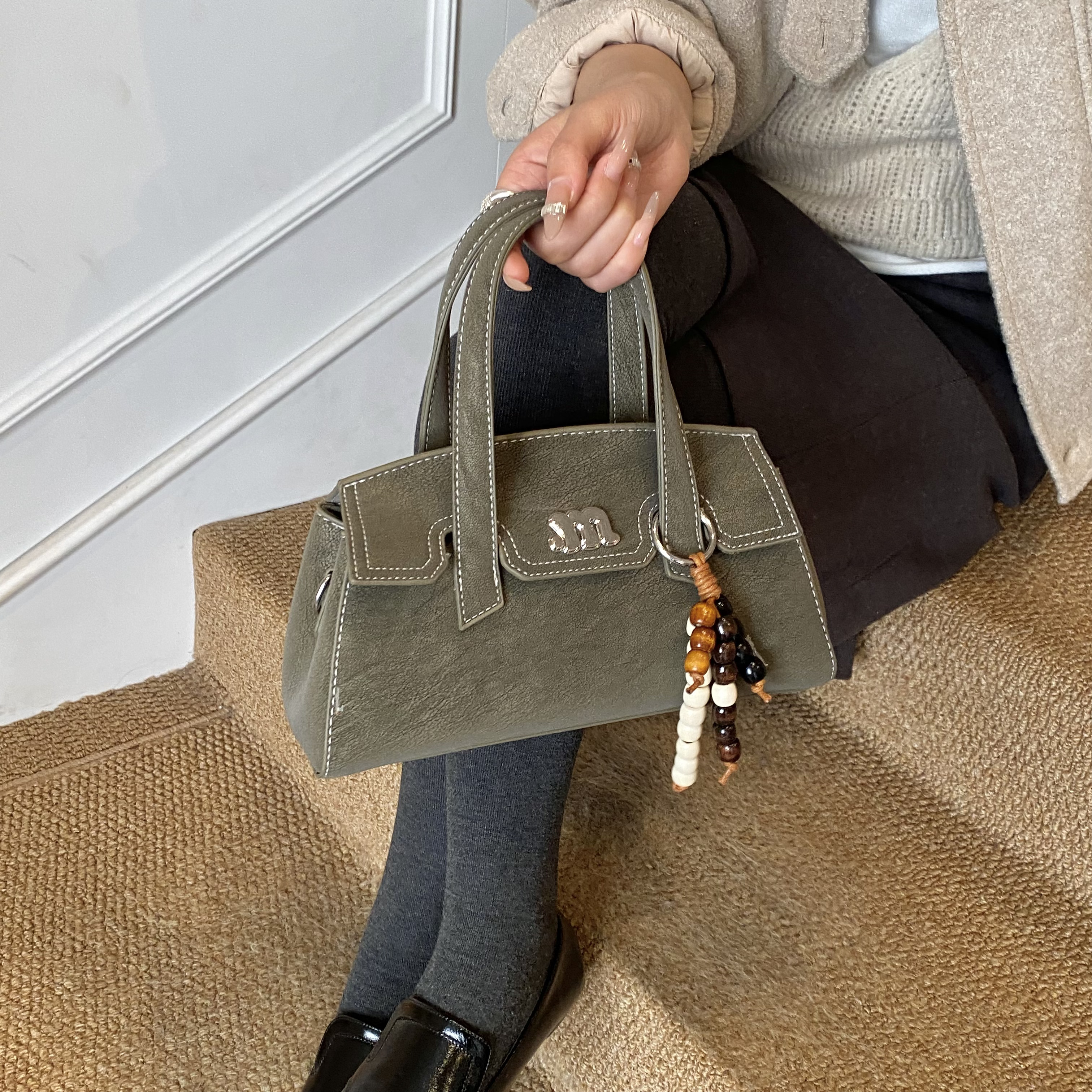 Trendy Ladies' Handbag with Adjustable Strap Perfect Blend of Fashion & Functionality