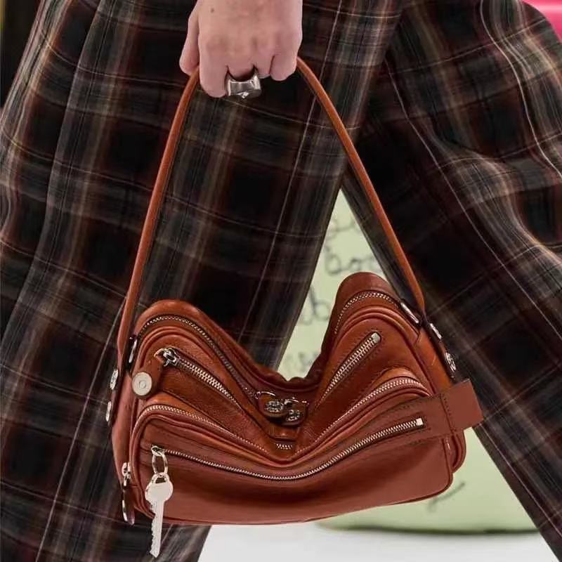 High-end genuine leather single-shoulder bag, unisex, with zipper lock, travel multi-compartment, motorcycle tote bag, keychain bag, crossbody bag, un