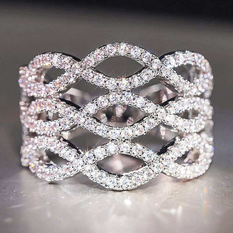 Huitan Fashion Twist Design Women Rings Luxury Silver Color Wedding Band Accessories Trendy Female Finger Ring for Party Jewelry