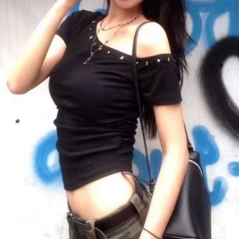 Black Shoulder Slanting Sleeves T-Shirts Women's Summer Tight Fit Short Style American Hot Girl Design Sense Top