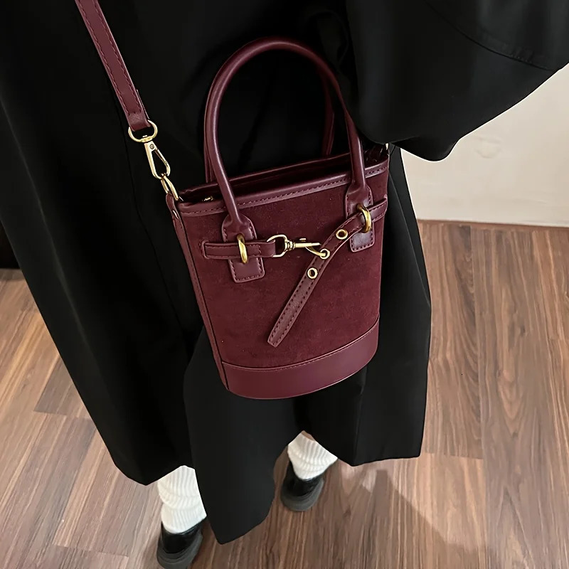 Autumn and Winter Vintage Niche Frosted Bag Fashionable and Versatile Crossbody Bag Handbag Bucket Bag 251231