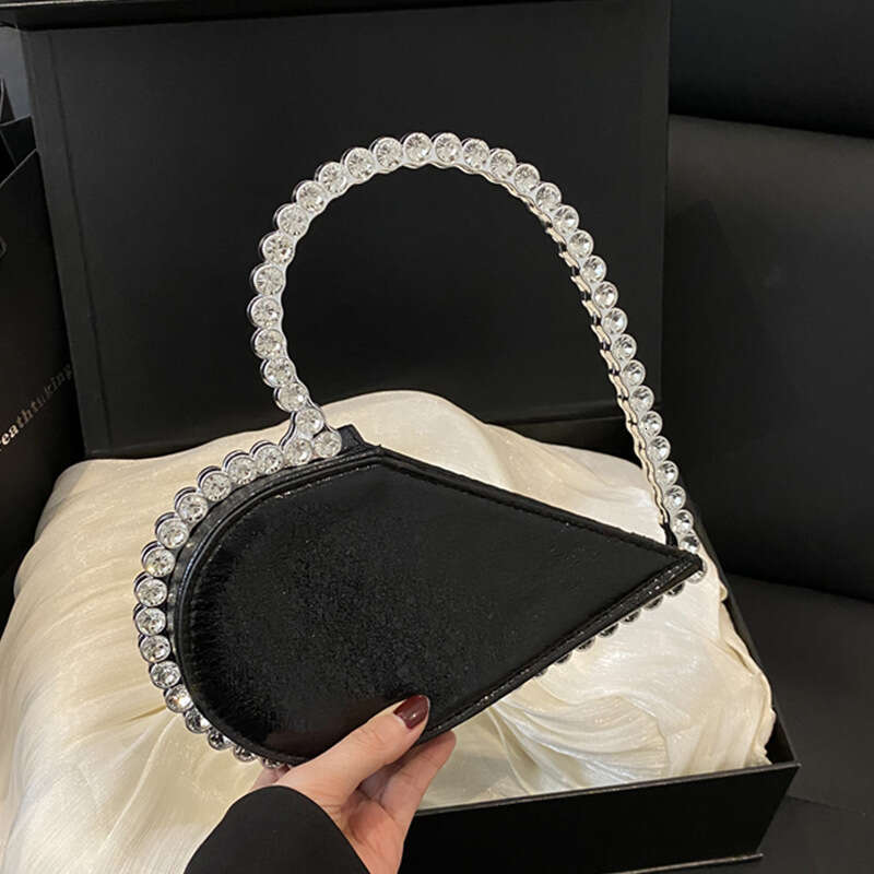 2025 Spring/Summer New Cross-Border Heart-Shaped Clutch with Diamonds, Fashionable and Stylish Women's Evening Bag, Handheld Bag
